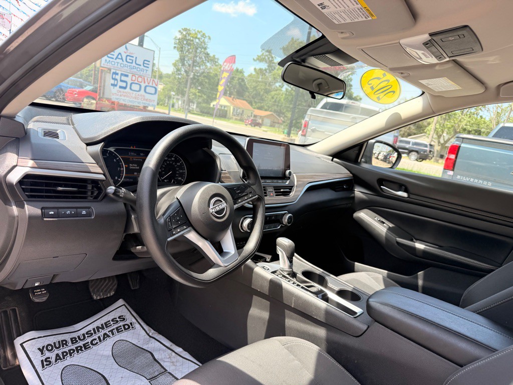 2025 Nissan Altima Image 15