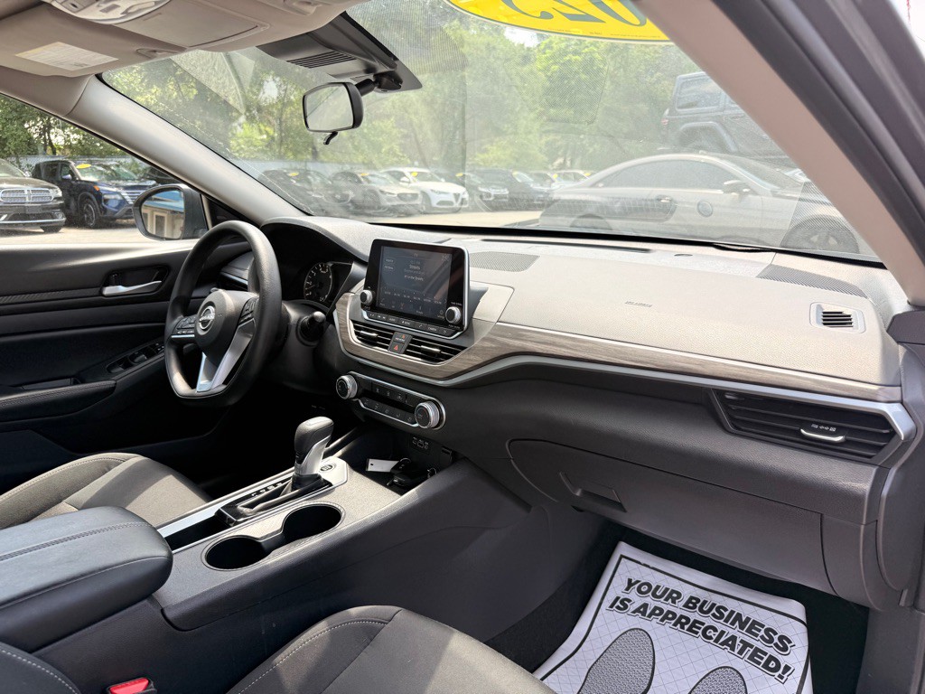 2025 Nissan Altima Image 19