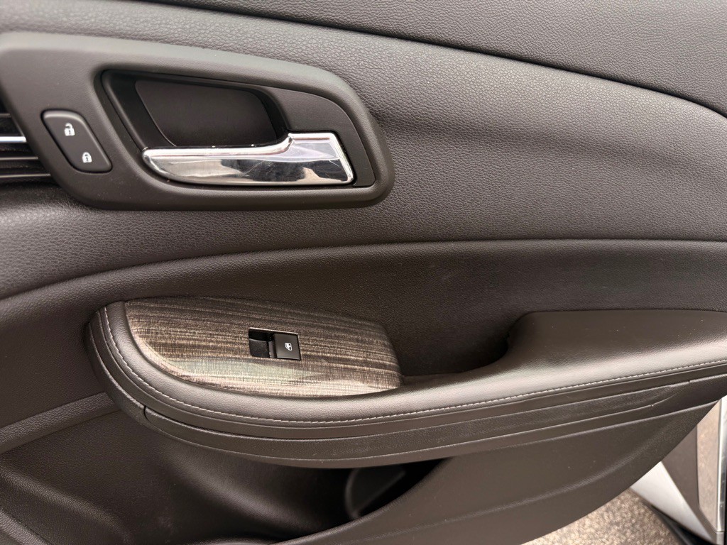 2016 Chevrolet Malibu Image 18