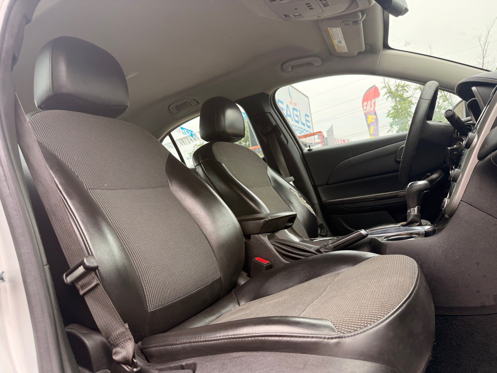 2016 Chevrolet Malibu Image 21