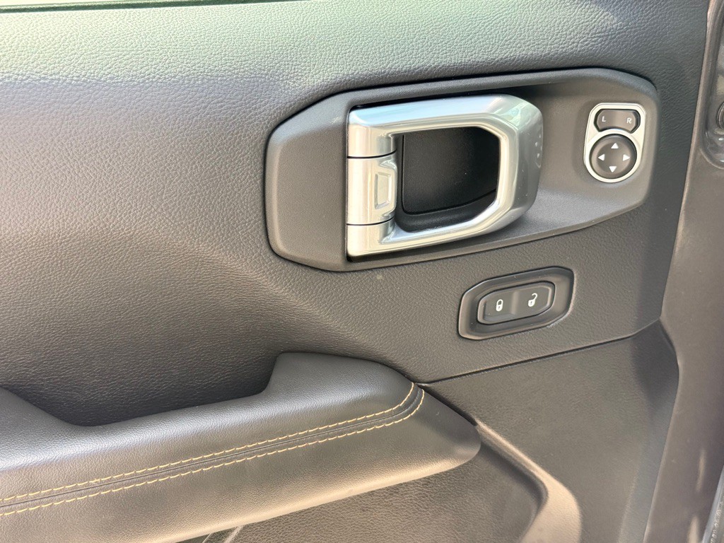 2025 Jeep Wrangler Image 16