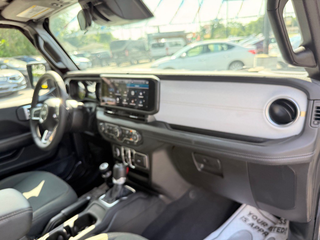 2025 Jeep Wrangler Image 20