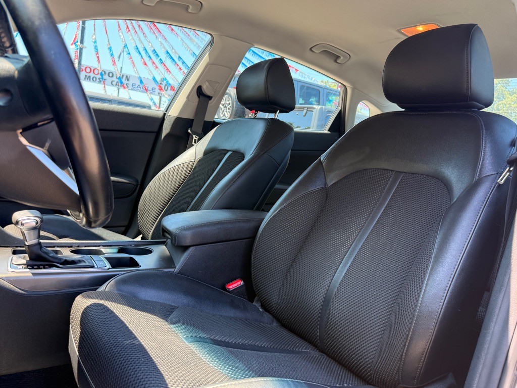 2019 Kia Optima Image 16