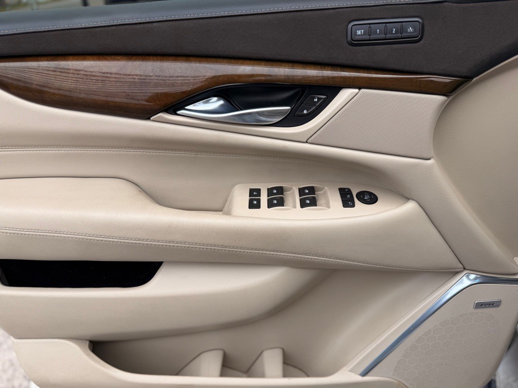 2018 Cadillac Escalade Image 15