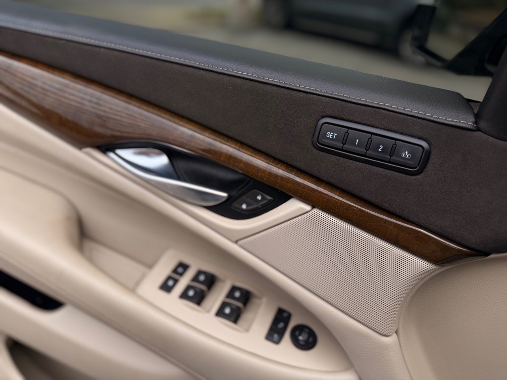 2018 Cadillac Escalade Image 16