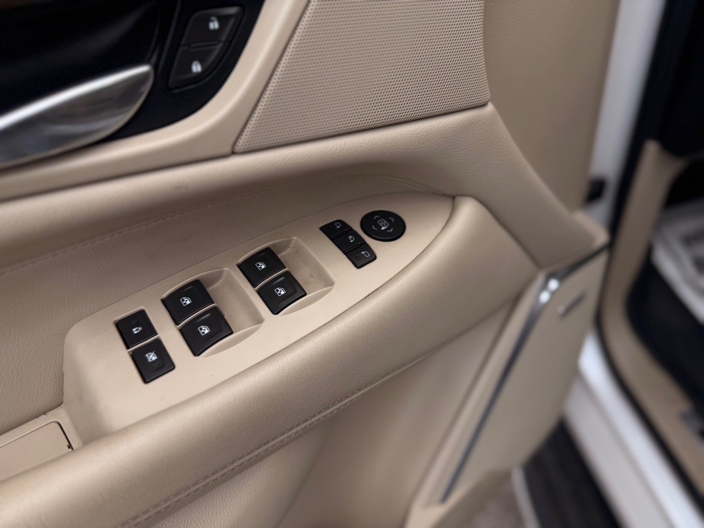 2018 Cadillac Escalade Image 17