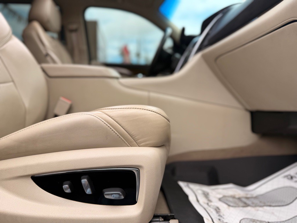 2018 Cadillac Escalade Image 25