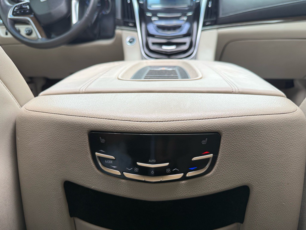 2018 Cadillac Escalade Image 28