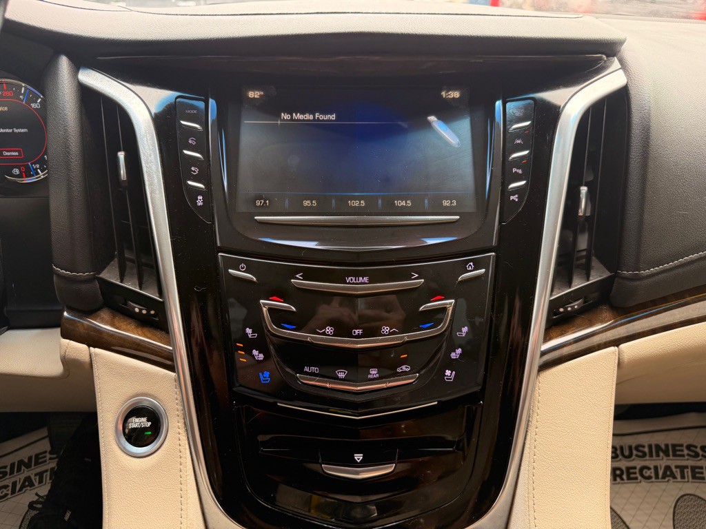 2018 Cadillac Escalade Image 43