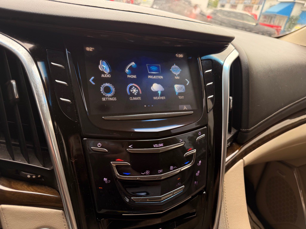 2018 Cadillac Escalade Image 44