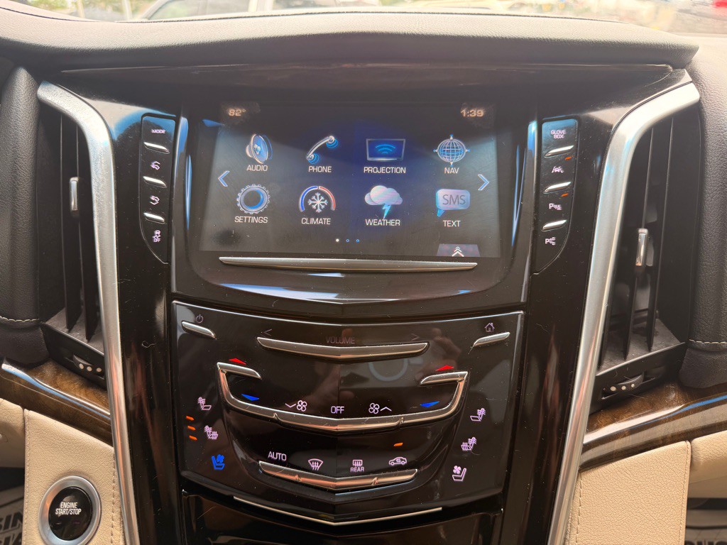 2018 Cadillac Escalade Image 45