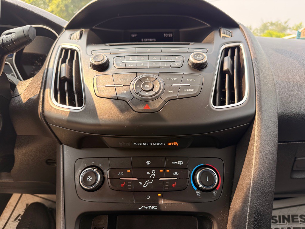 2015 Ford Focus Image 34