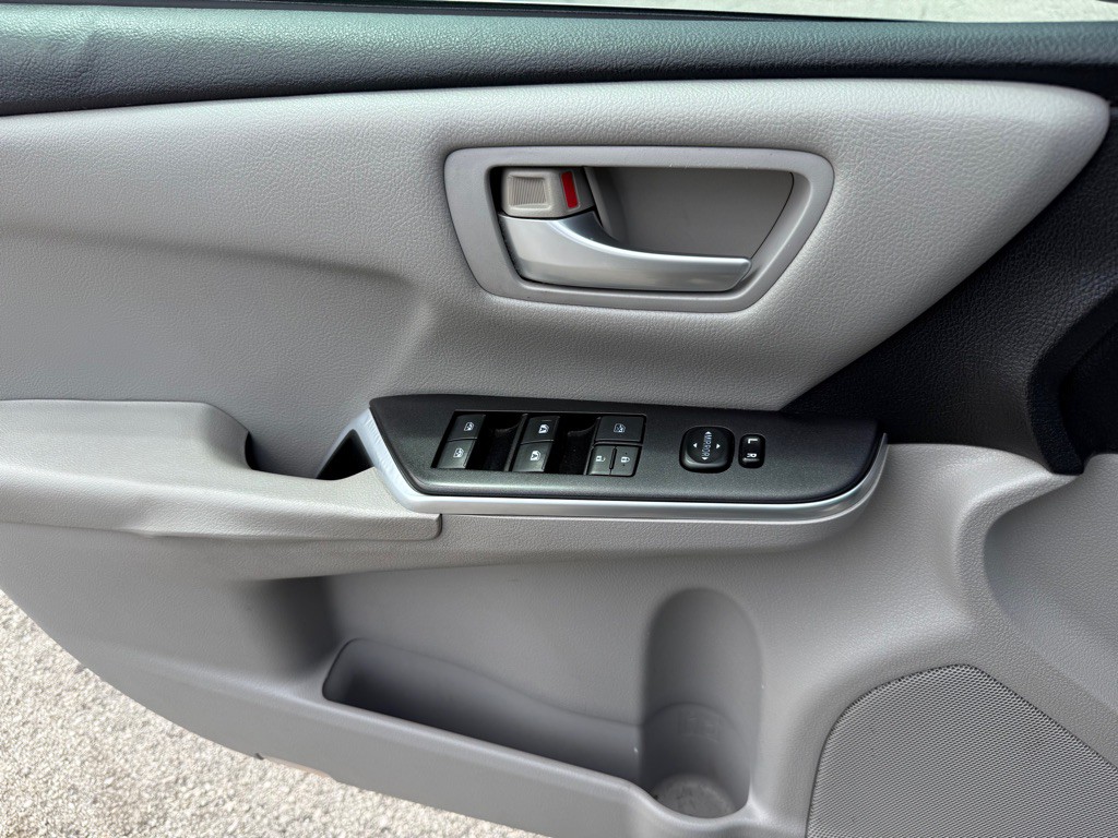 2015 Toyota Camry Image 13