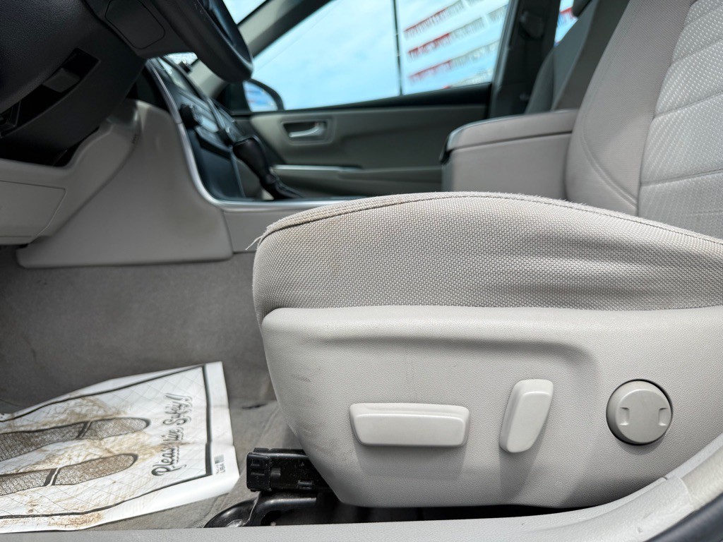2015 Toyota Camry Image 15