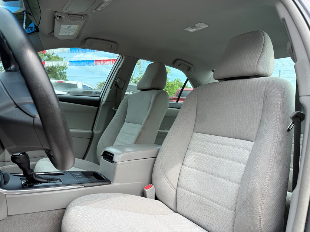 2015 Toyota Camry Image 16