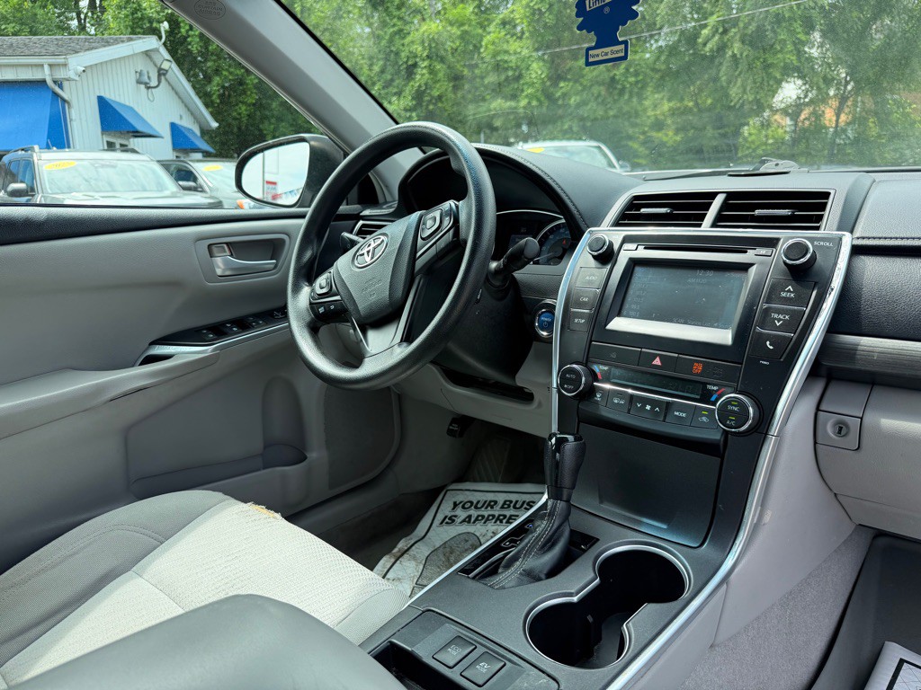 2015 Toyota Camry Image 19
