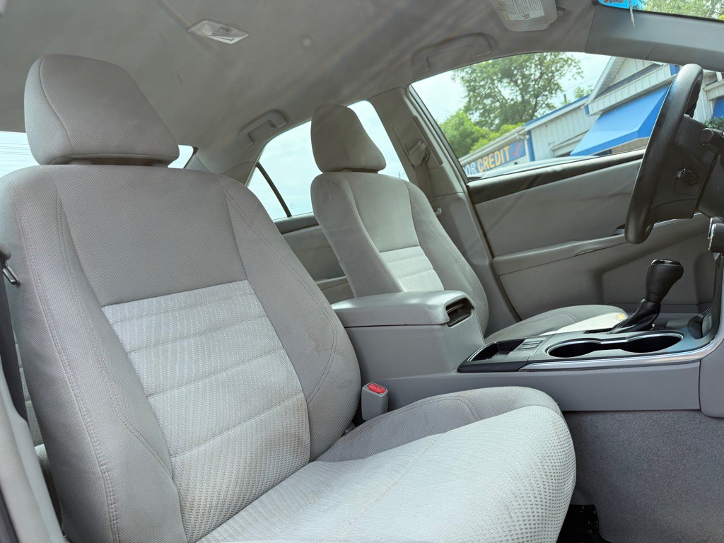 2015 Toyota Camry Image 20