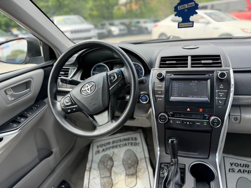 2015 Toyota Camry Image 24