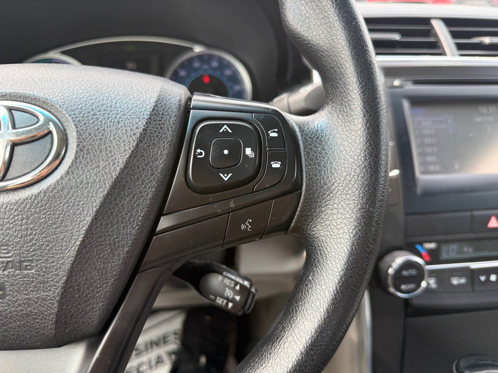 2015 Toyota Camry Image 28