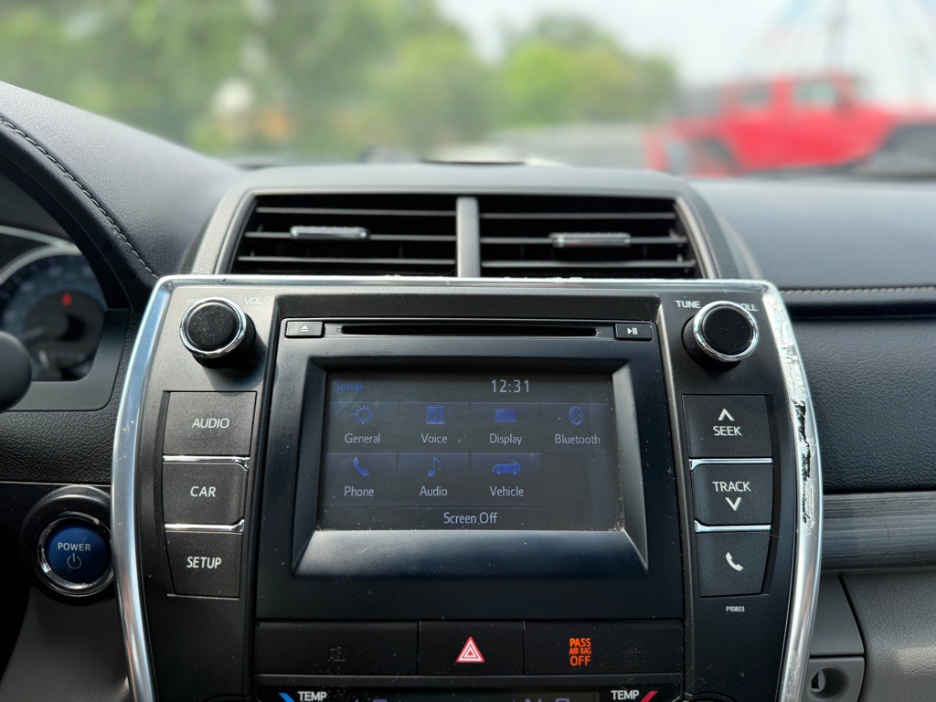 2015 Toyota Camry Image 32
