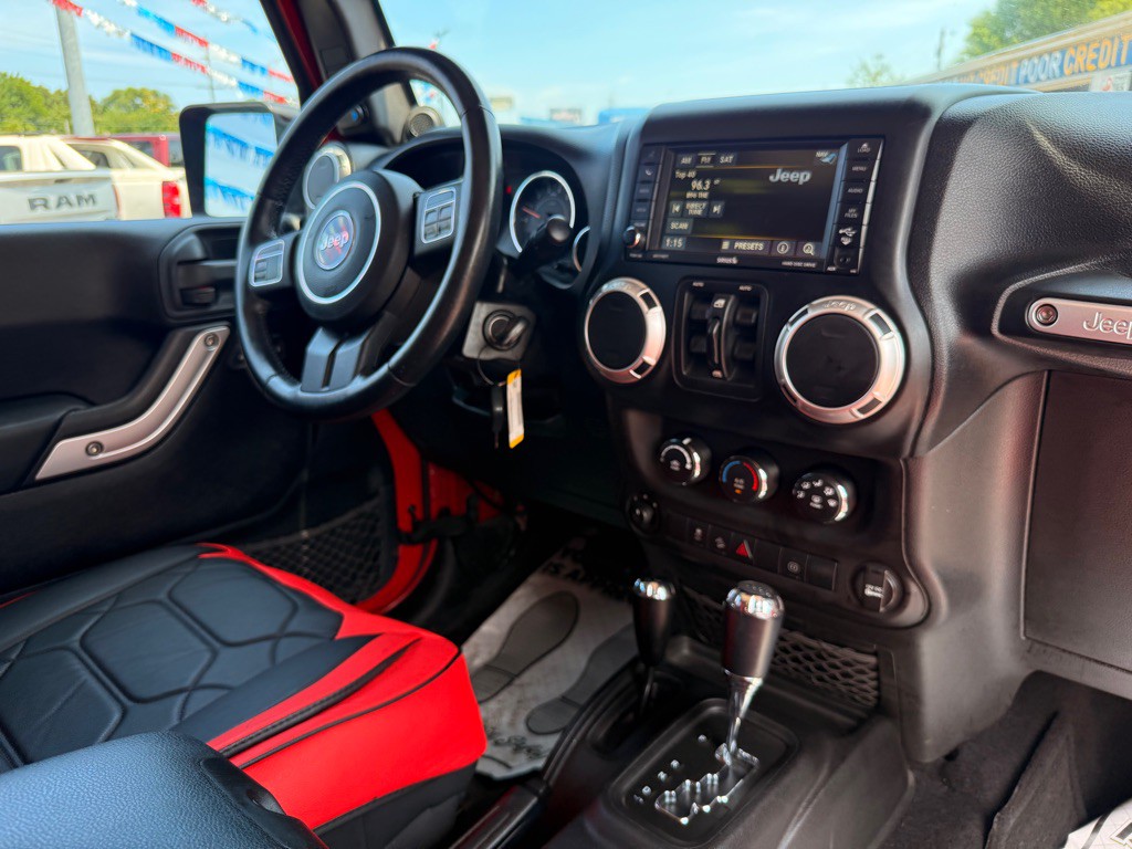 2012 Jeep Wrangler Unlimited Image 32