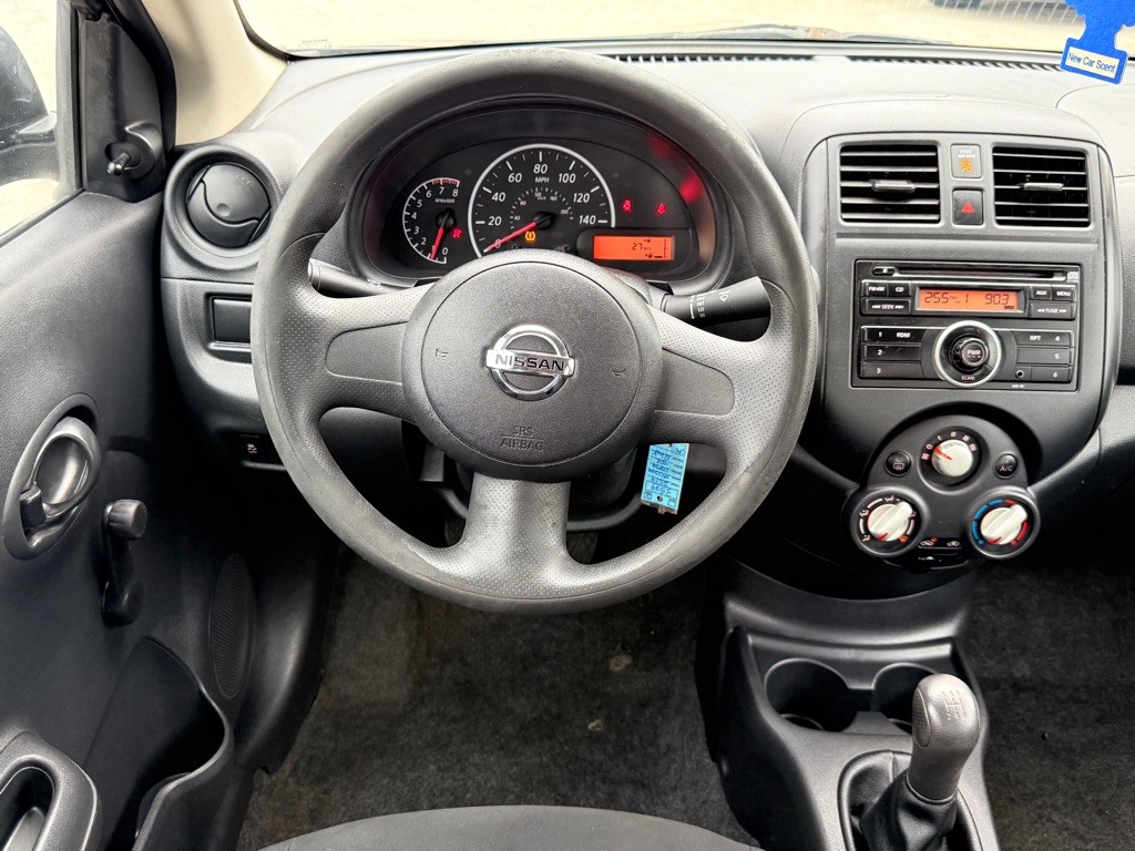 2014 Nissan Versa Image 17