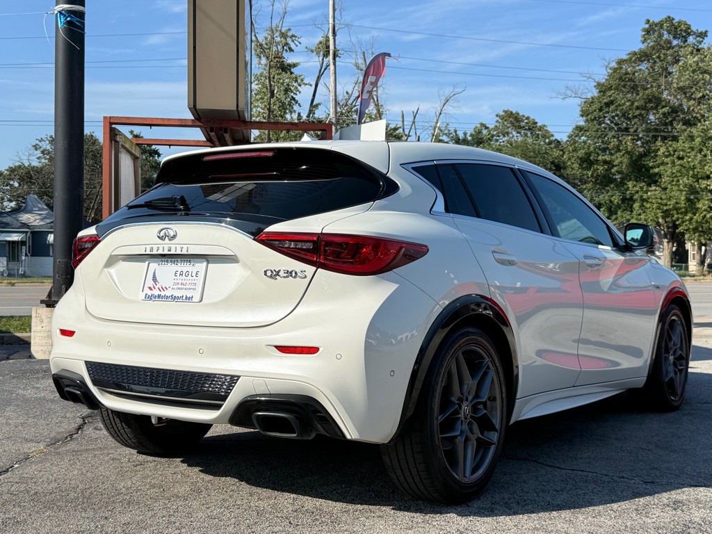 2018 INFINITI QX30 Image 8