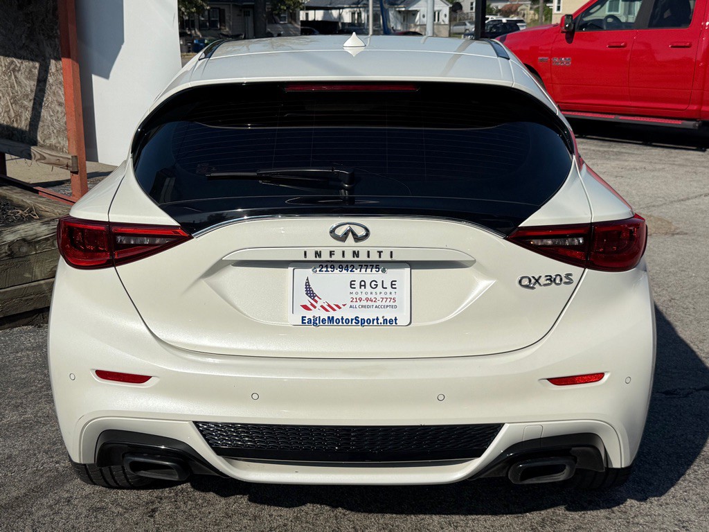 2018 INFINITI QX30 Image 9