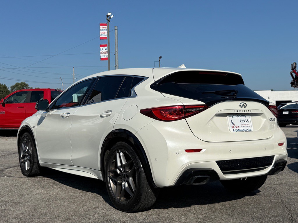 2018 INFINITI QX30 Image 10