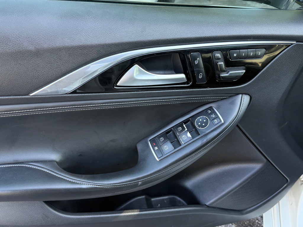 2018 INFINITI QX30 Image 18