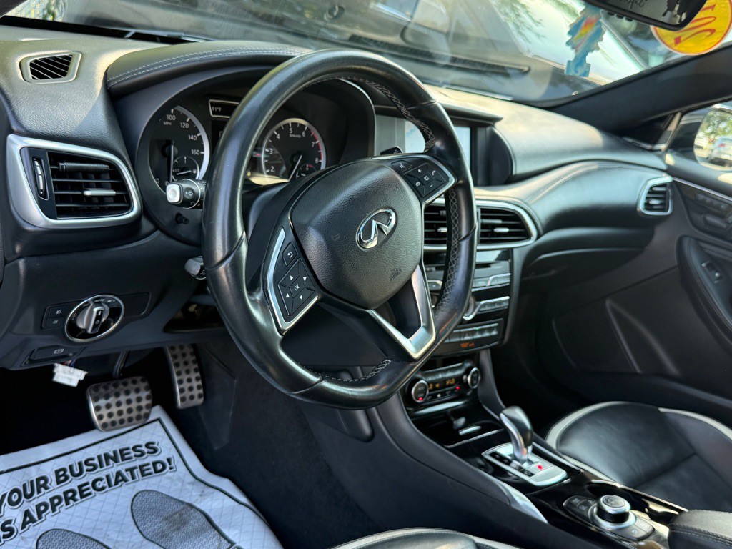 2018 INFINITI QX30 Image 19