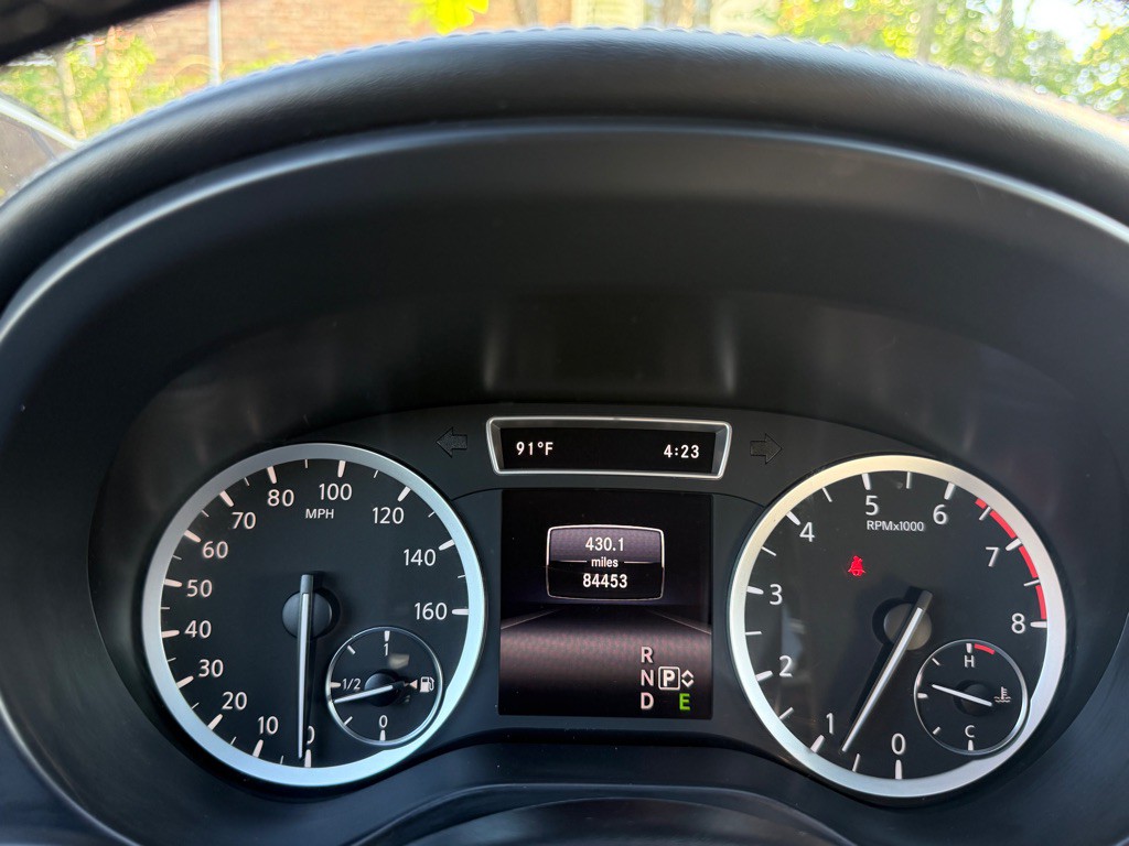 2018 INFINITI QX30 Image 25