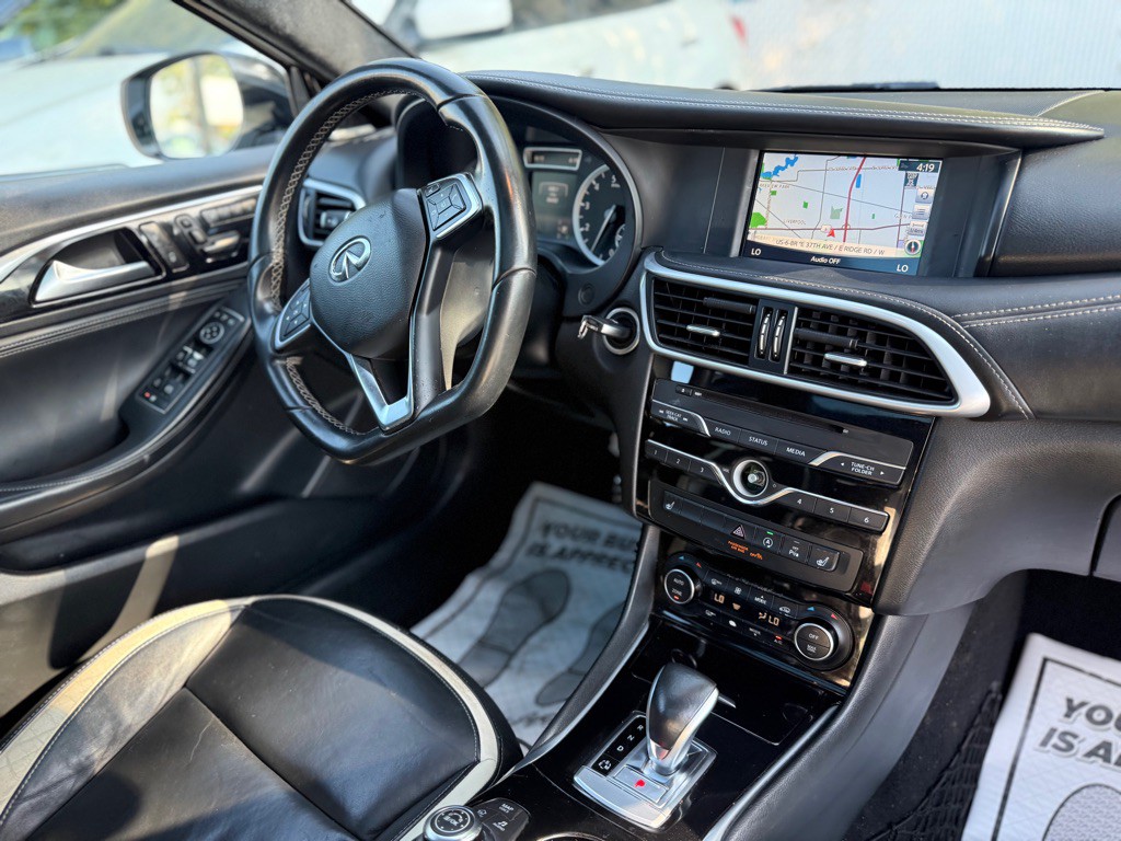2018 INFINITI QX30 Image 32