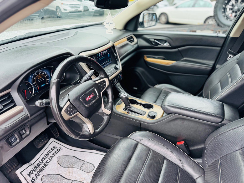 2017 GMC Acadia Image 16