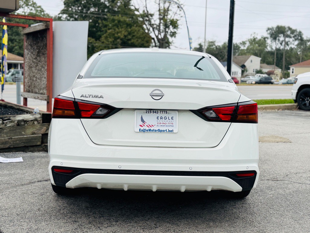 2025 Nissan Altima Image 10