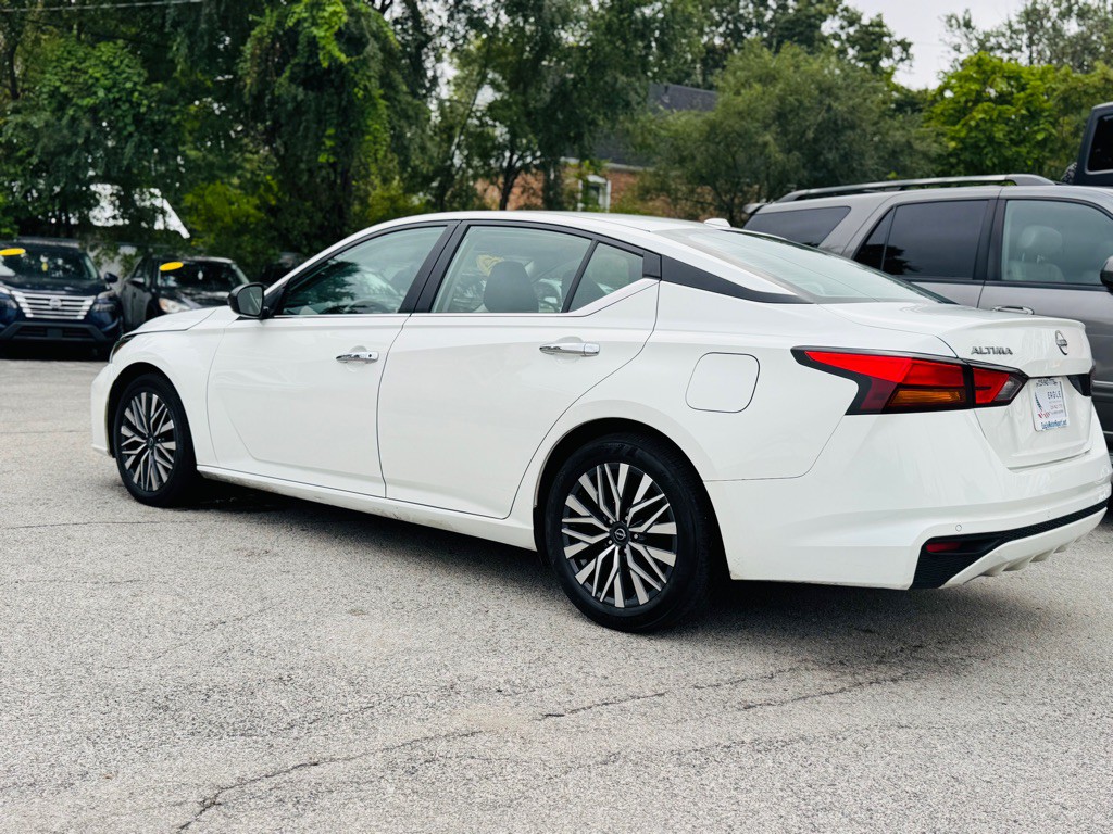 2025 Nissan Altima Image 12