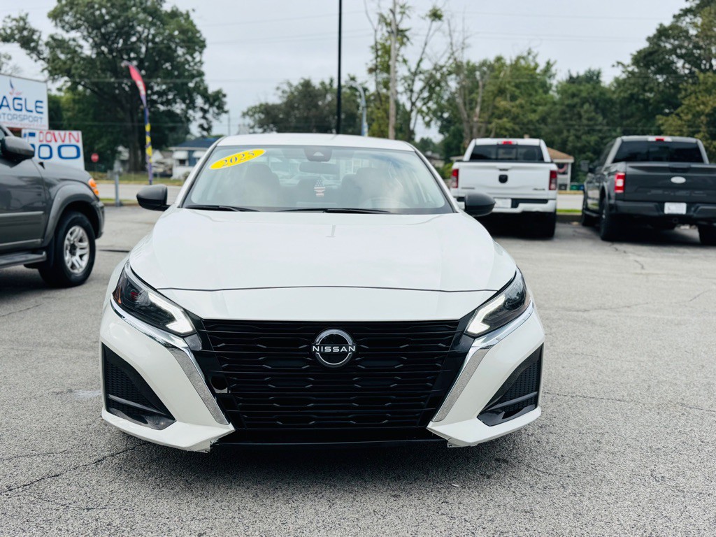 2025 Nissan Altima Image 13