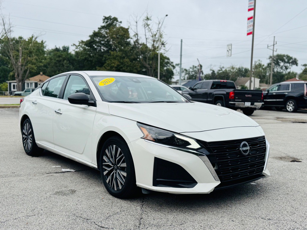 2025 Nissan Altima Image 15