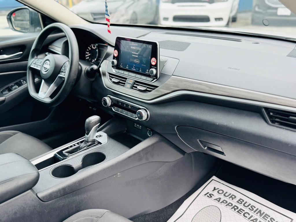 2025 Nissan Altima Image 31