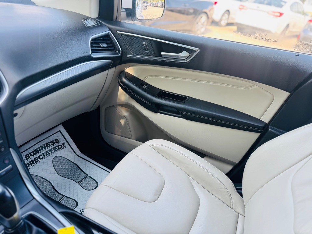 2017 Ford Edge Image 27