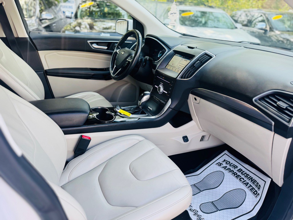 2017 Ford Edge Image 29