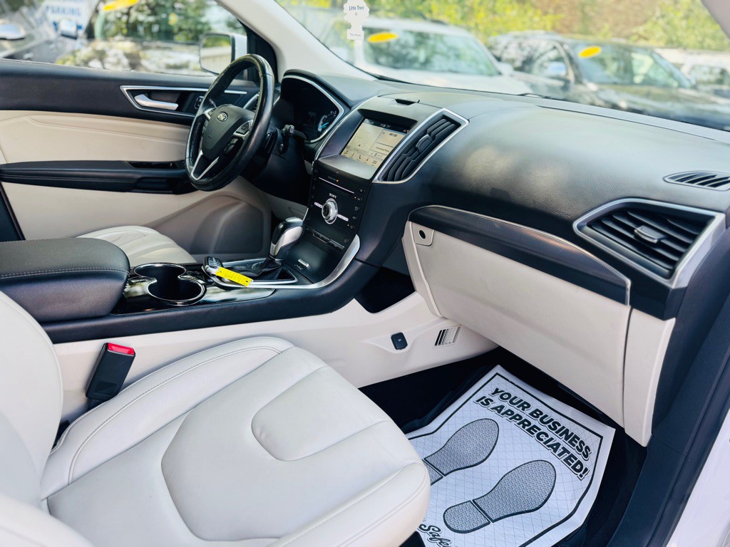 2017 Ford Edge Image 30