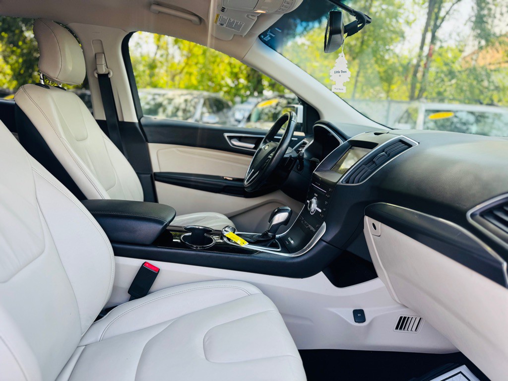 2017 Ford Edge Image 31