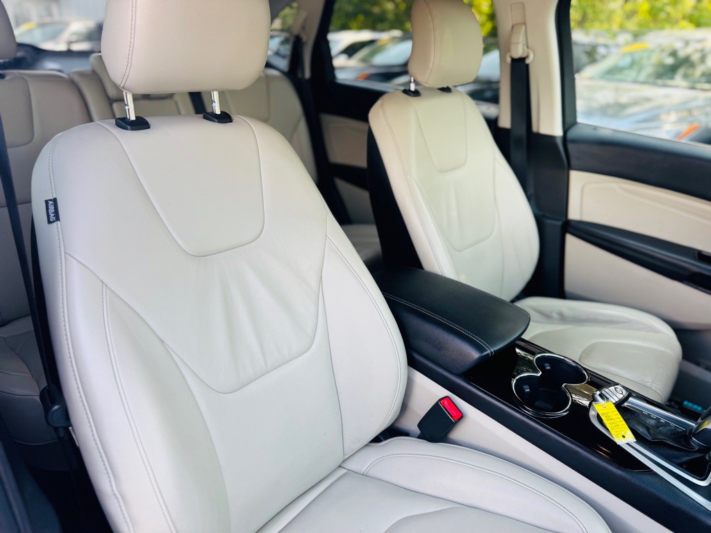 2017 Ford Edge Image 32