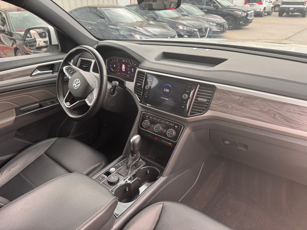 2022 Volkswagen Atlas Cross Spo Image 20