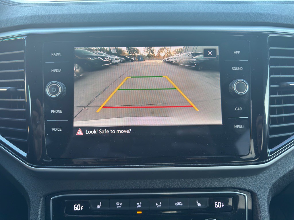 2022 Volkswagen Atlas Cross Spo Image 10