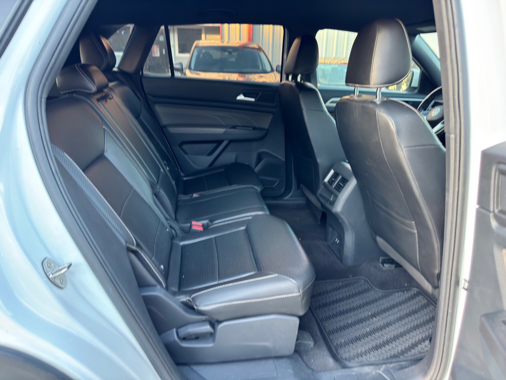 2022 Volkswagen Atlas Cross Spo Image 17