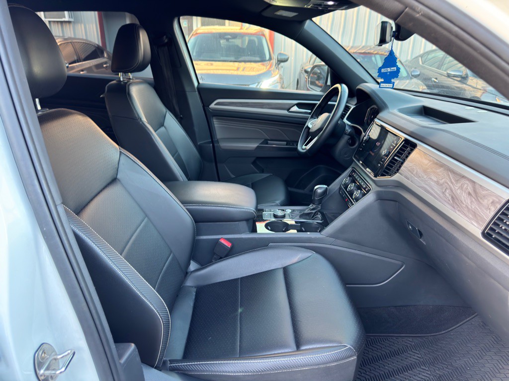 2022 Volkswagen Atlas Cross Spo Image 20