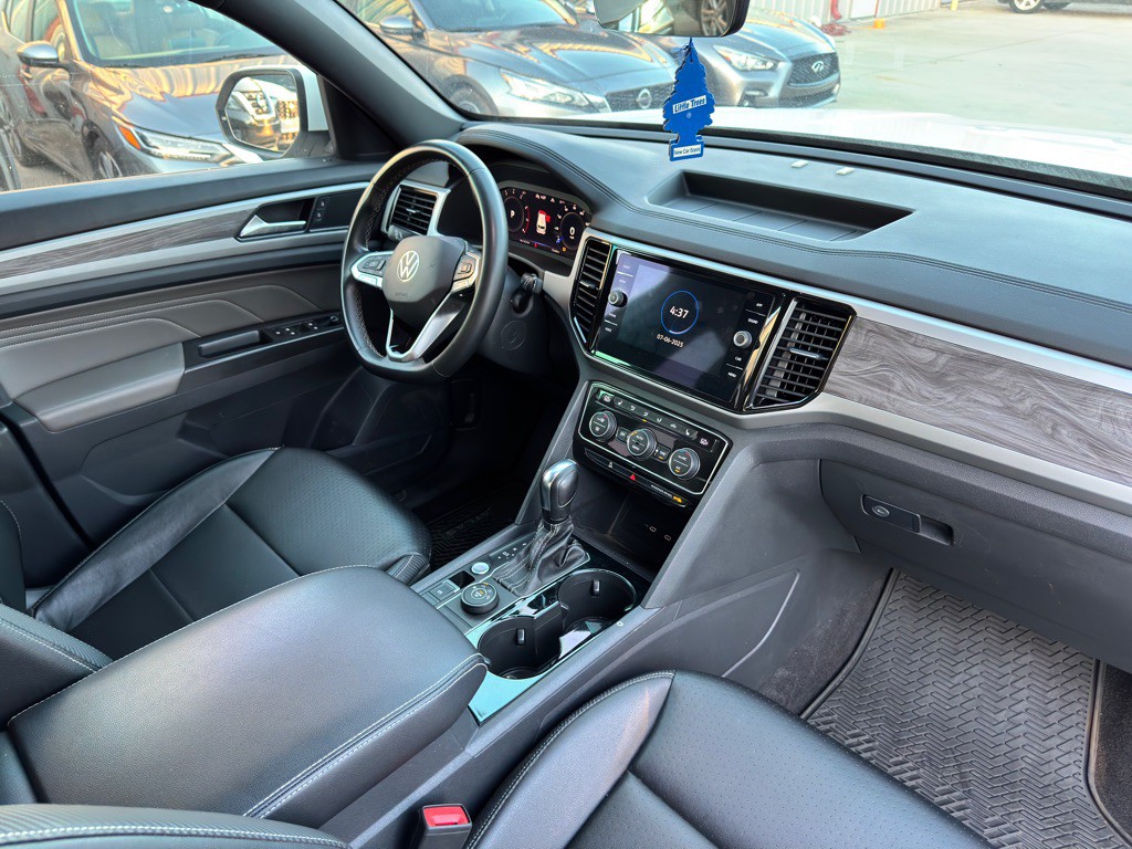 2022 Volkswagen Atlas Cross Spo Image 21