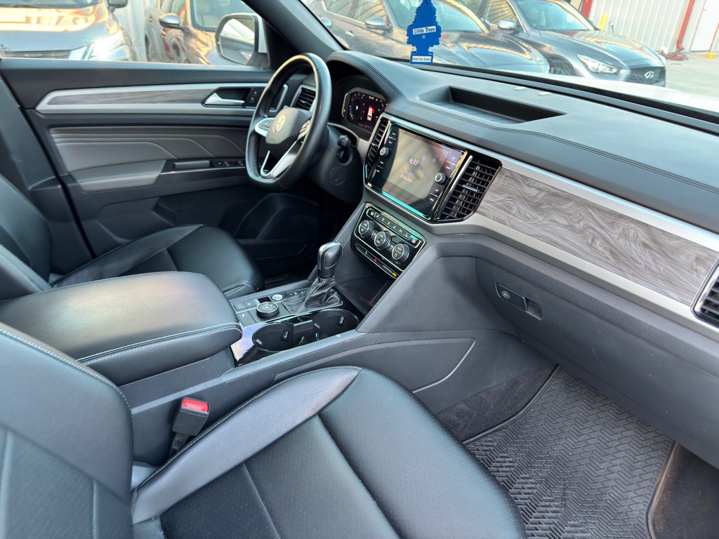 2022 Volkswagen Atlas Cross Spo Image 22